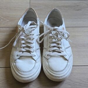 UGG Alameda Lace Up Sneaker Shoes Women Size 9